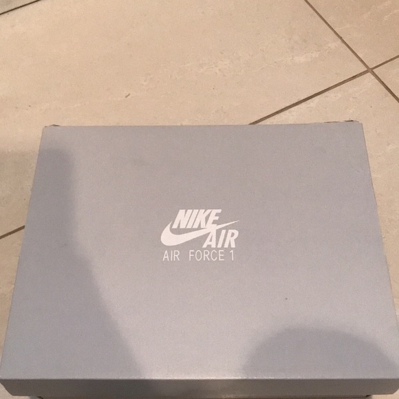 Nike Air Forces Kids Size 4.5 - Picture 5 of 7